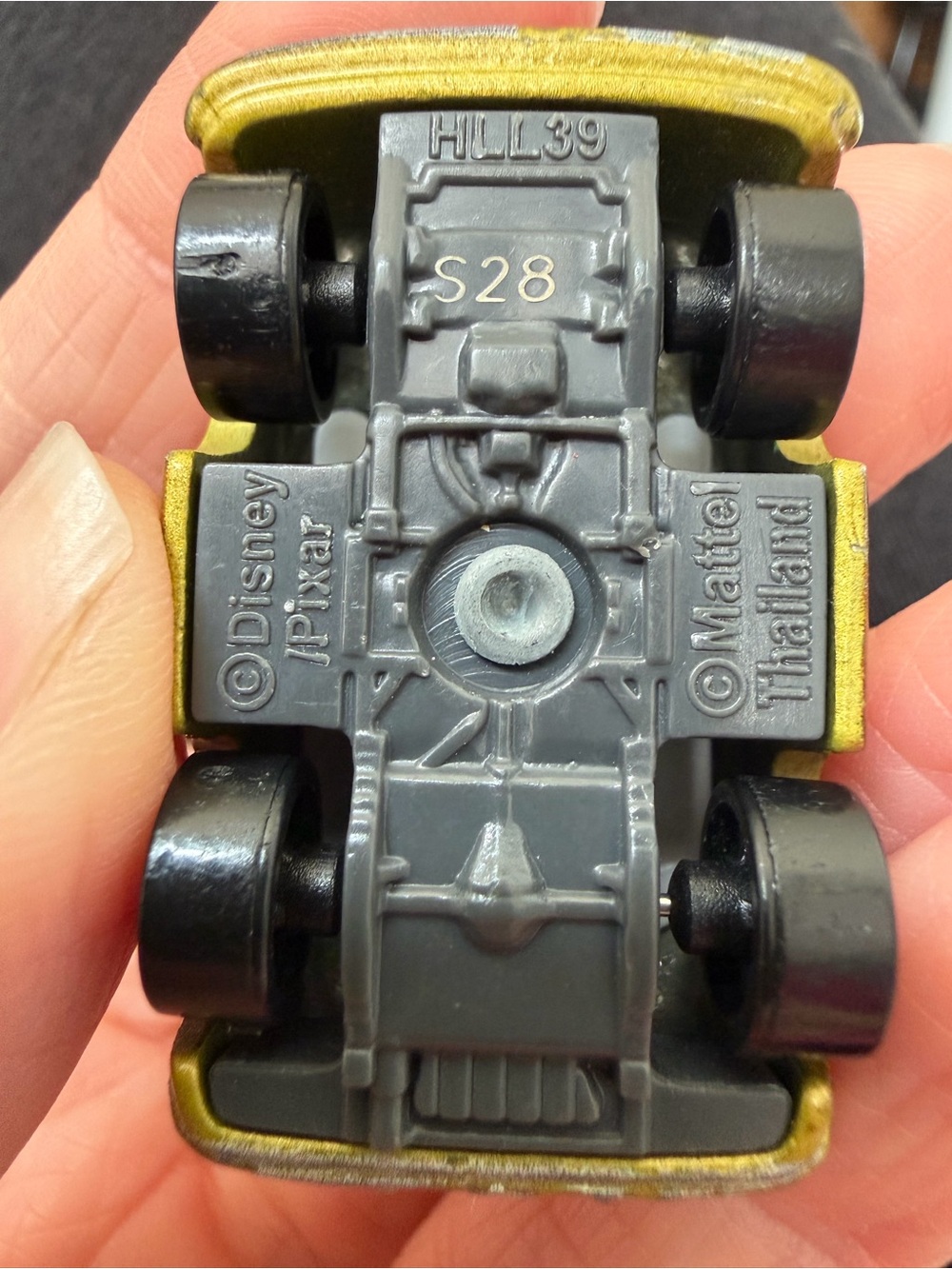Pixar Cars Chieftess mini diecast - Picture 5 of 5